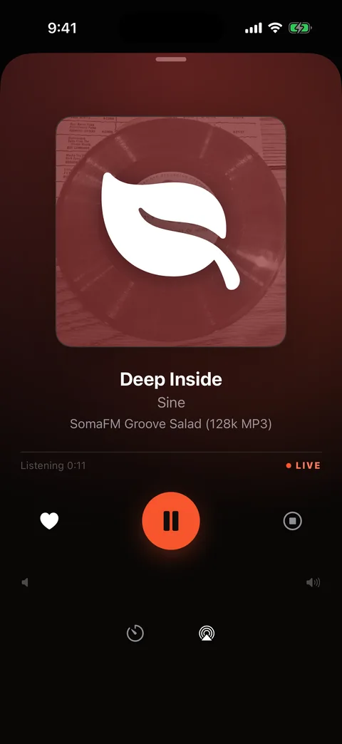 Worldwave player showing the live track on SomaFM Groove Salad